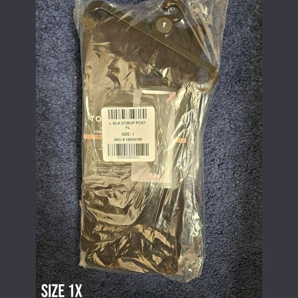 TORRID PlusโSize Full Length Black Signature Waist Stirrup Pocket Leggings - Picture 6 of 8